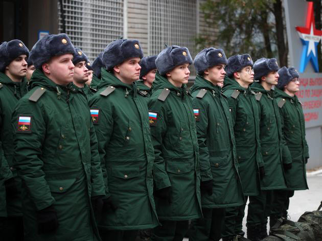 Junge russische Rekruten am 23. November in Wolgograd beim Beginn ihres Militärdienstes.
