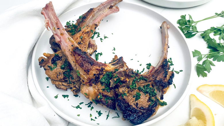 Greek Style Lamb Chops Recipe   AA1kZmJT.img