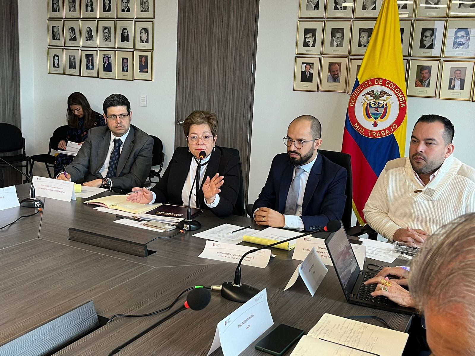 Salario mínimo de Colombia en 2024 el monto que sugiere la