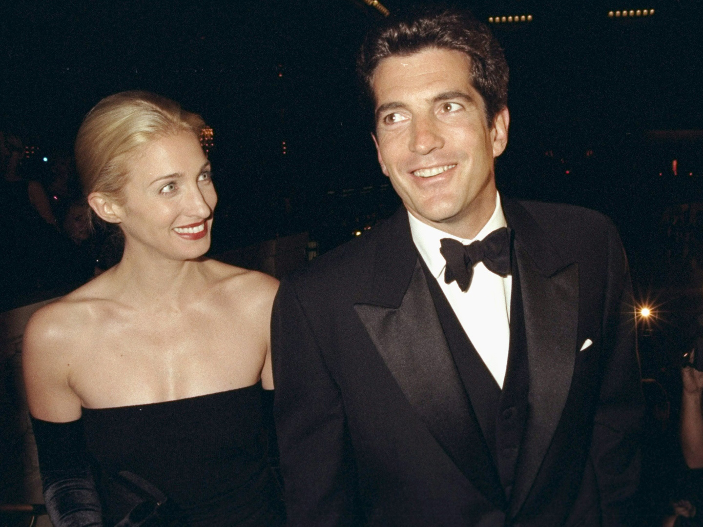 These 7 Books Reveal Details About JFK Jr. & Carolyn Bessette That Were ...