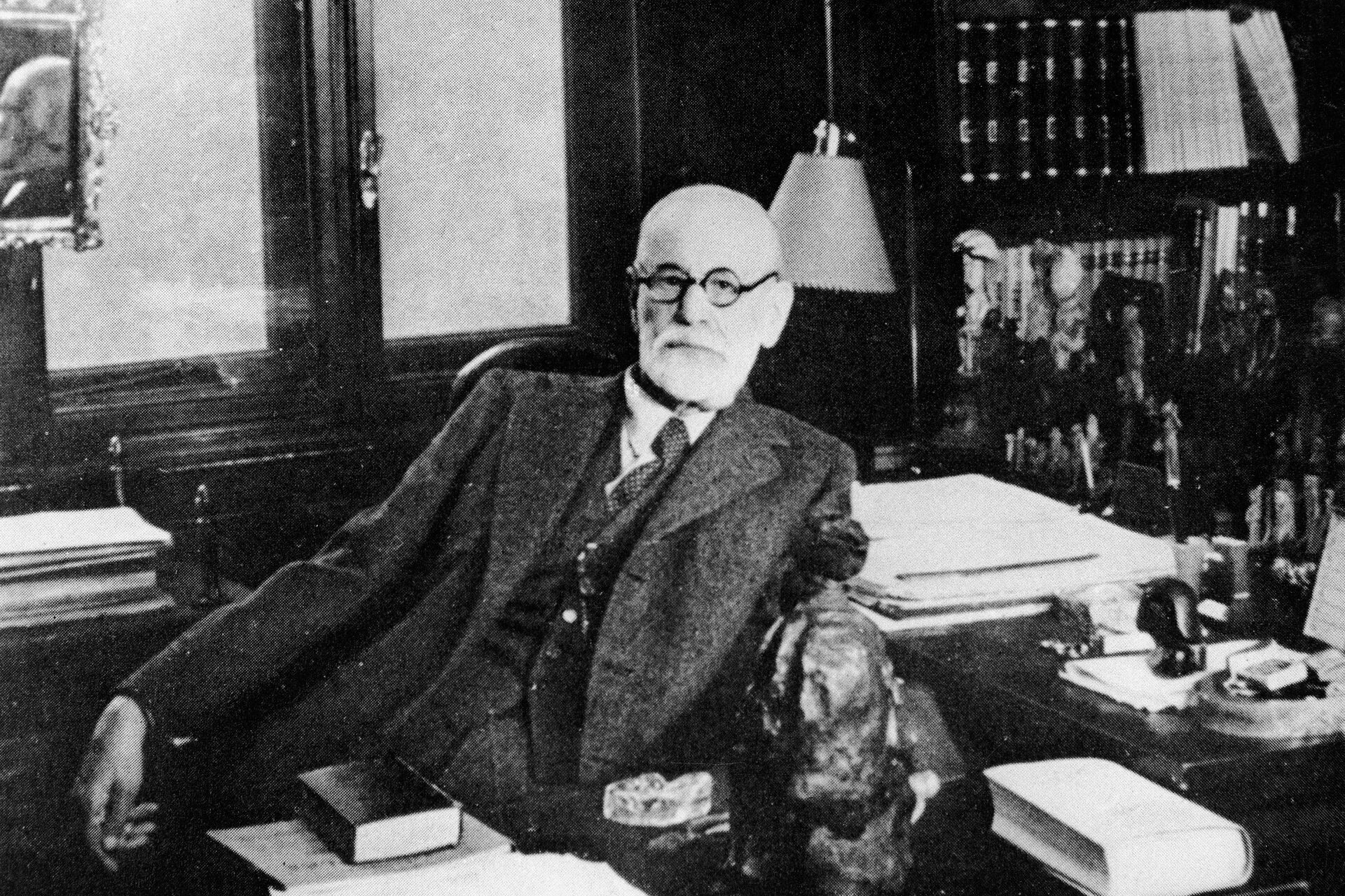 <p>Historically, psychotherapy has been dominated by psychoanalysis based on the exploration of the unconscious mind. Founded by Sigmund Freud at the end of the 19th century, and continued by other practitioners such as Jacques Lacan, this approach still remains widely practiced.</p>