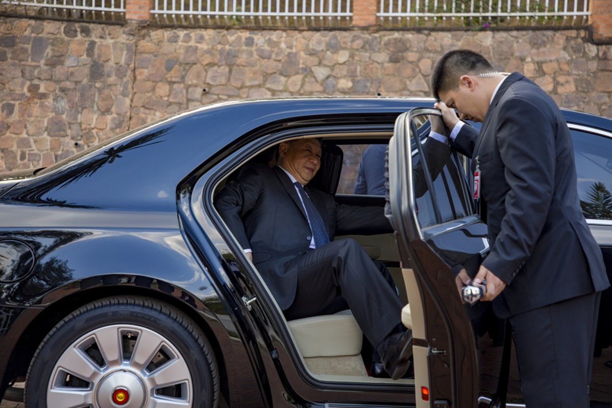 Автомобиль президента китая. Hongqi n501. Hongqi l5 си Цзиньпин. Hongqi n501 си Цзиньпина. Автомобиль китайского лидера.