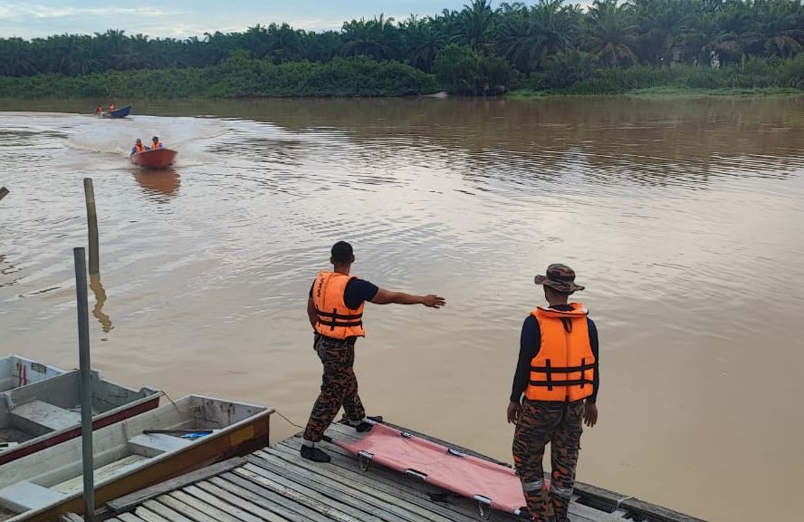 man drowns in muar river while testing boat