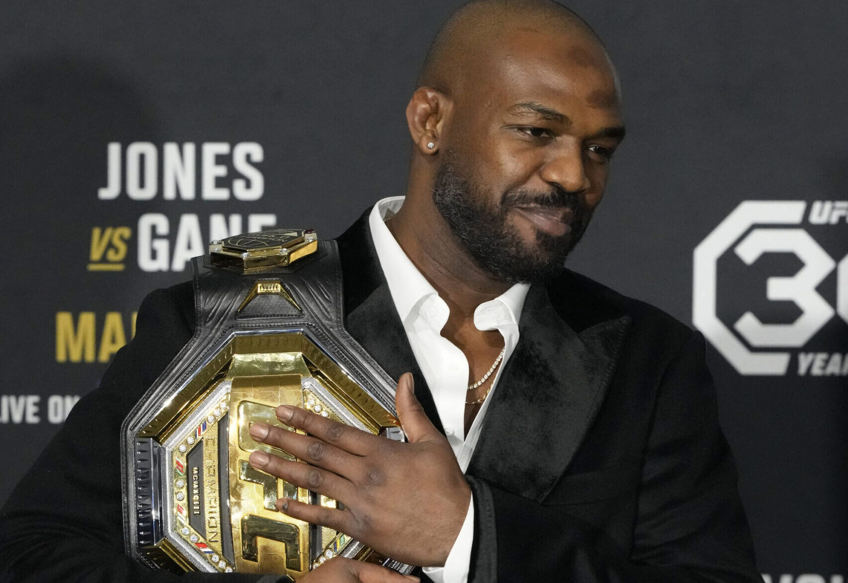New Ufc Champ Wants Jon Jones To Be Stripped Asks Ufc To Stop Protecting Him