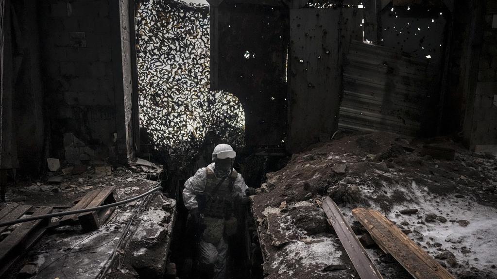 russiske soldater angivelig tvunget nakne i hull etter å ha nektet å kjempe