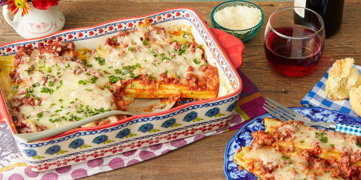 Cheesy Stuffed Manicotti With Meat Sauce Is an Instant Family Favorite