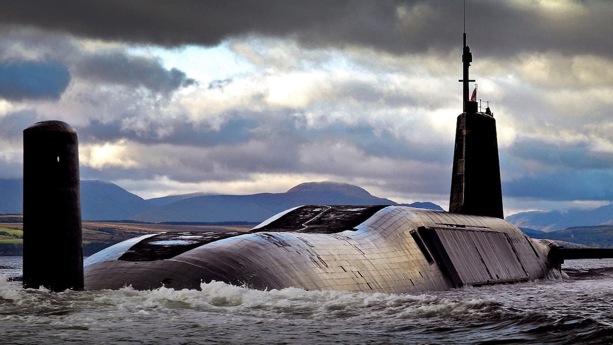 140 menschen fast erdrückt: britisches atom-u-boot erlebt beinahe-katastrophe