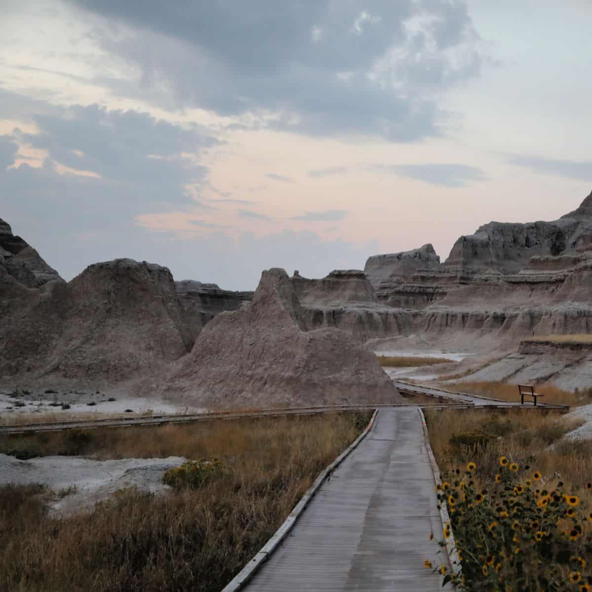 The Best Hiking Trails in Badlands - AA1kfkRU.img