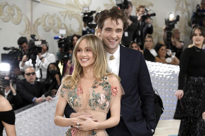 Suki Waterhouse And Robert Pattinson Are Expecting A Baby, She Reveals ...