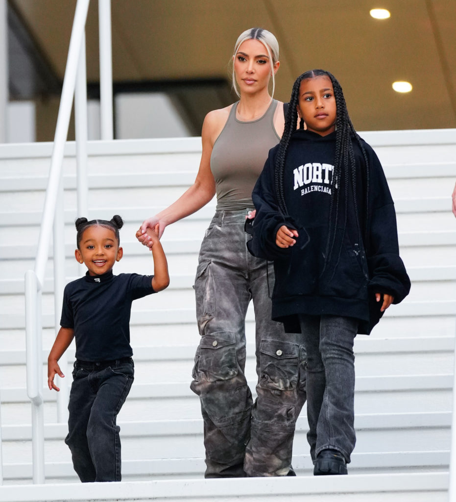 Kim Kardashian Shares Adorable Clips From Chicago S Bratz Themed   AA1kg3XK.img