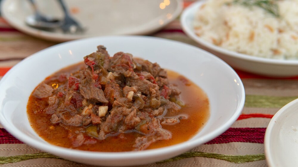 descubre cuál es el delicioso origen del bistec ranchero, un clásico de la comida mexicana
