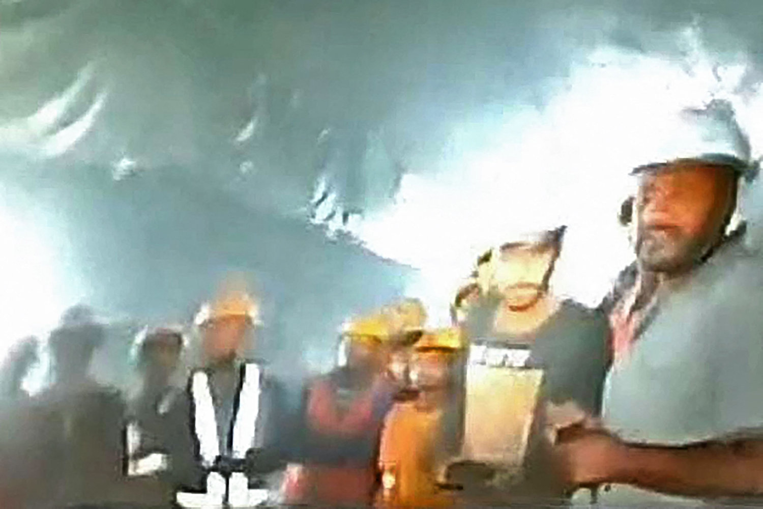 første billeder viser indiske arbejdere efter ni dage i tunnel