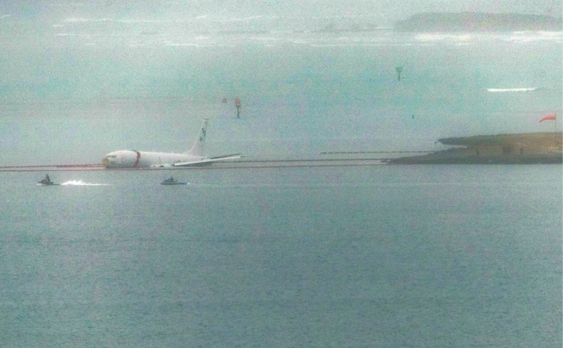samolot us navy minął pas startowy. rozbił się w zatoce kaneohe