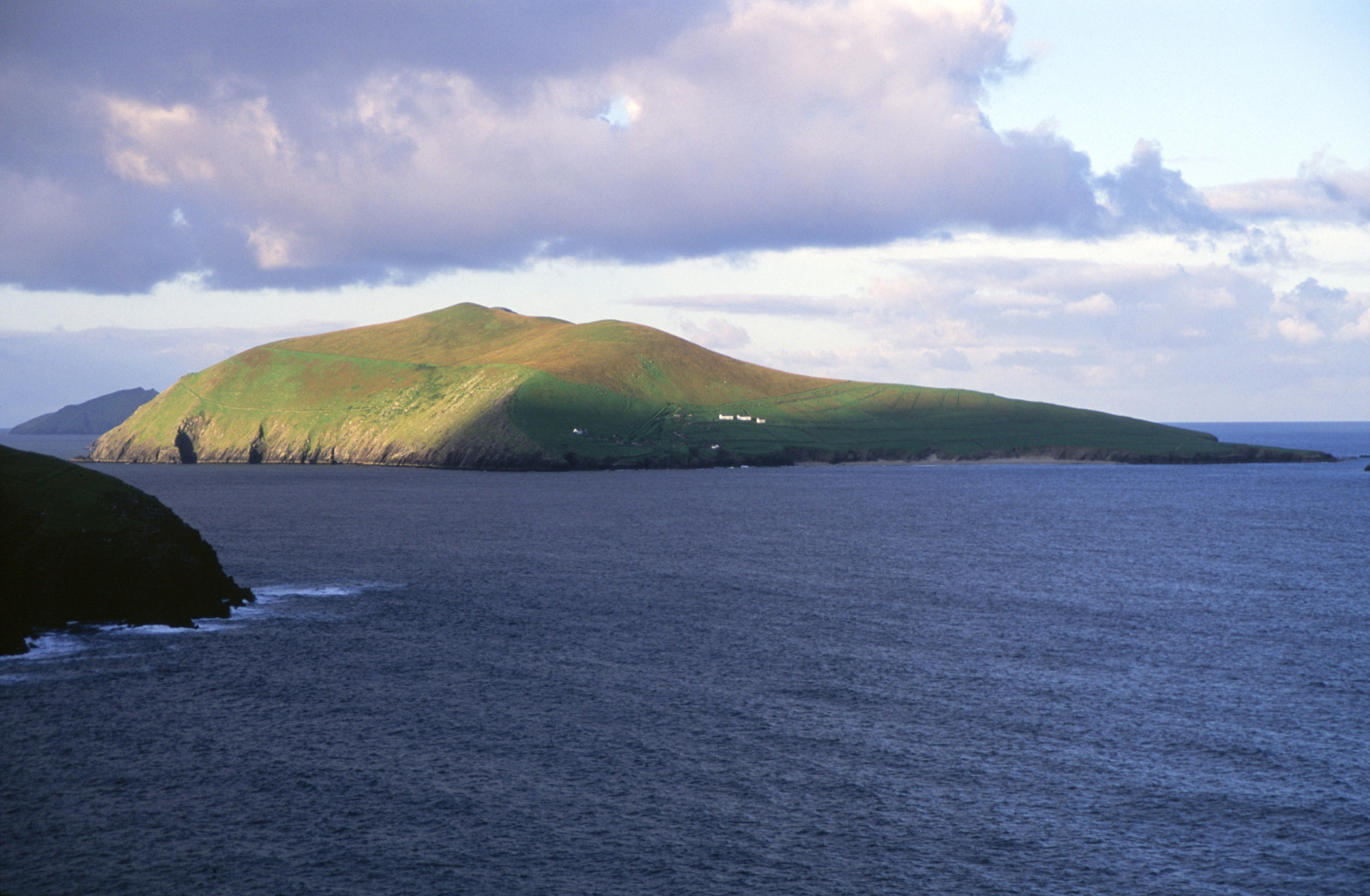 <p>These remote islands off the Dingle Peninsula in Co. Kerry boast 1,100 acres of unspoiled, mountainous terrain.</p>