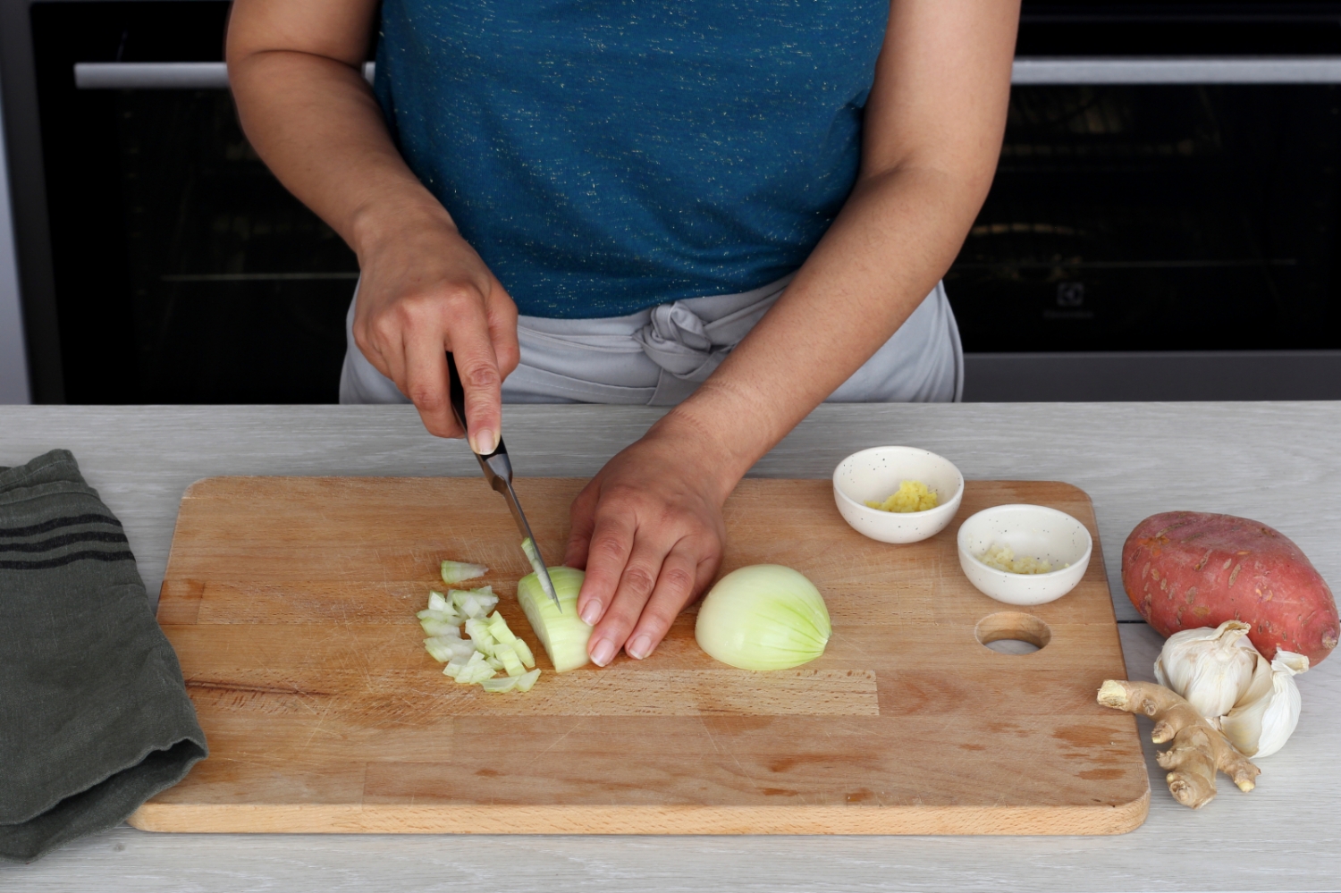 Würzig und gesund: Orientalische Linsensuppe mit Koriander und Kichererbsen
