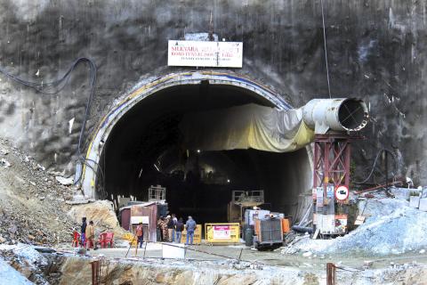 inde : bloqués depuis dix jours dans un tunnel, les 41 ouvriers ne perdent pas espoir