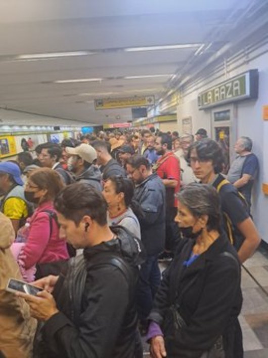 caos en línea 3 del metro: muere hombre afuera de la raza y hay servicio lento