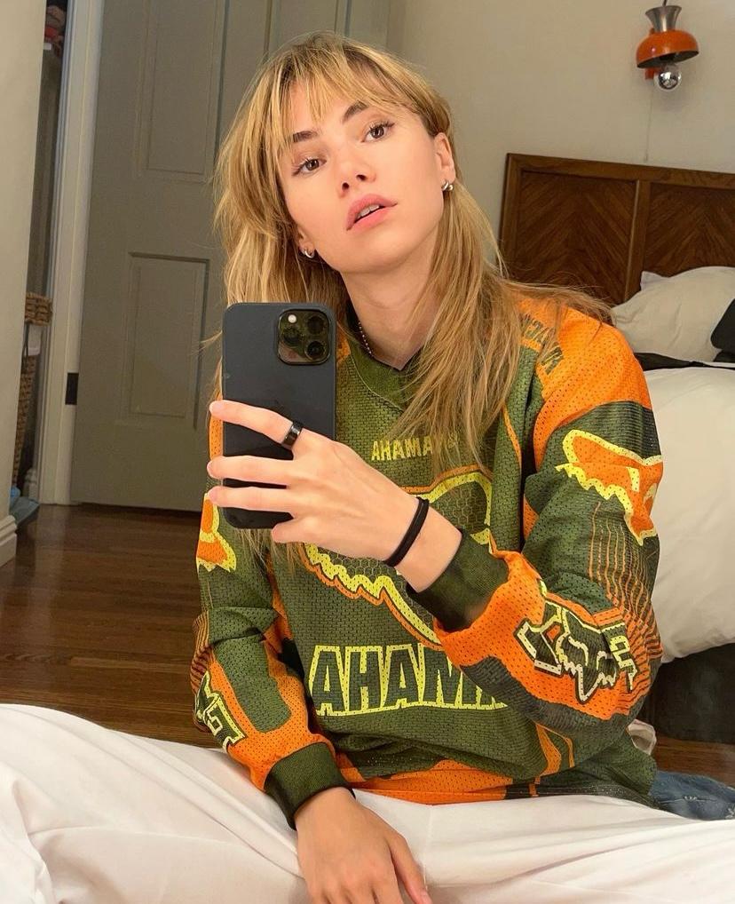 Suki Waterhouse Shares Bump Photo Confirming She’s Expecting Baby With ...