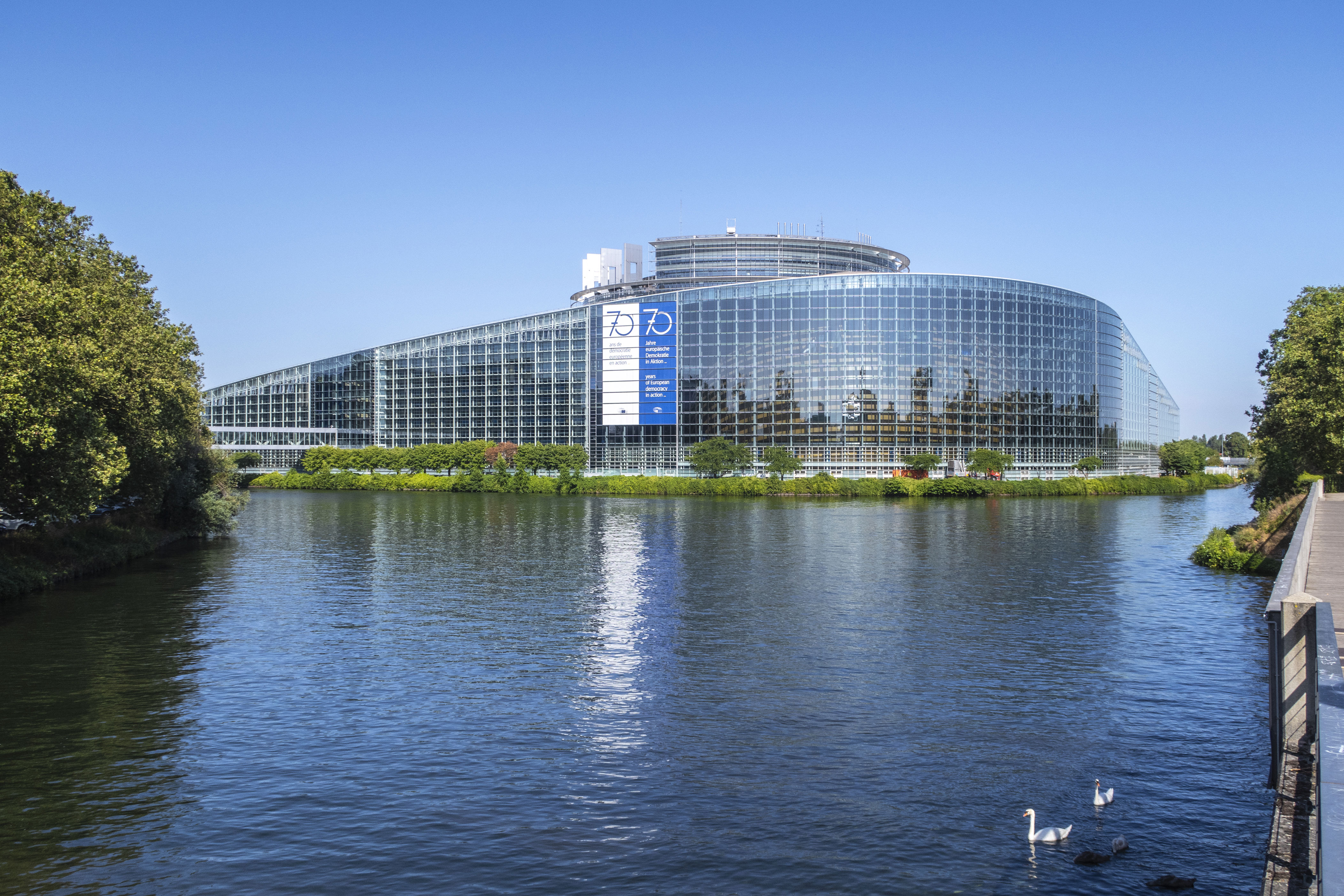eu-parlamentet gir tommel opp for lov om nullutslippsindustri