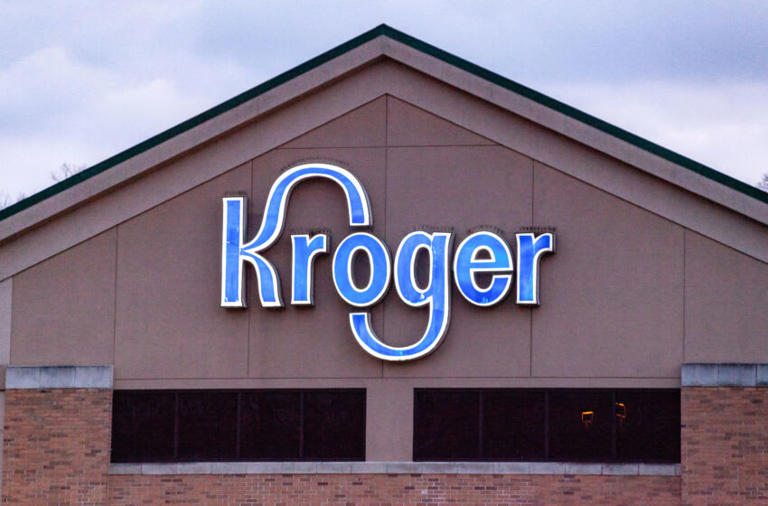 Is Kroger open on Thanksgiving Day 2023?