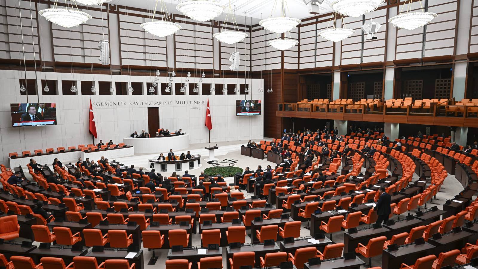 fikret bila: erdoğan’ın 50+1 çıkışı yeniden seçilmeye yönelik gibi duruyor; parlamentoda sandalye dağılımına dikkat!