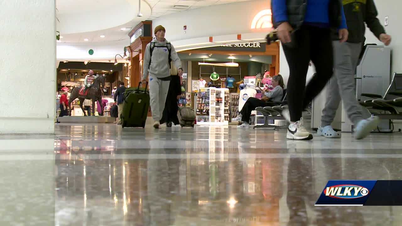 Louisville Airport Officials Provide Tips As They Expect Record Number   AA1kjG4c.img