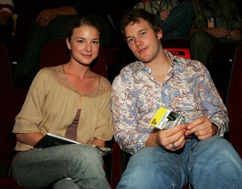 What? These actors dated their on-screen relatives!