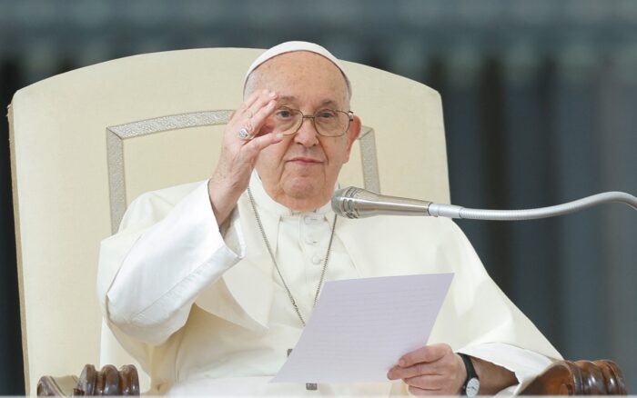 papa francisco llama por teléfono a milei tras victoria en argentina