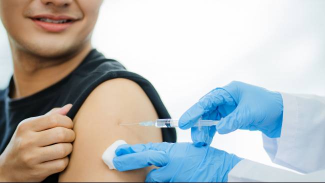 epidemiolog buka suara soal vaksin covid-19 astrazeneca timbulkan tts