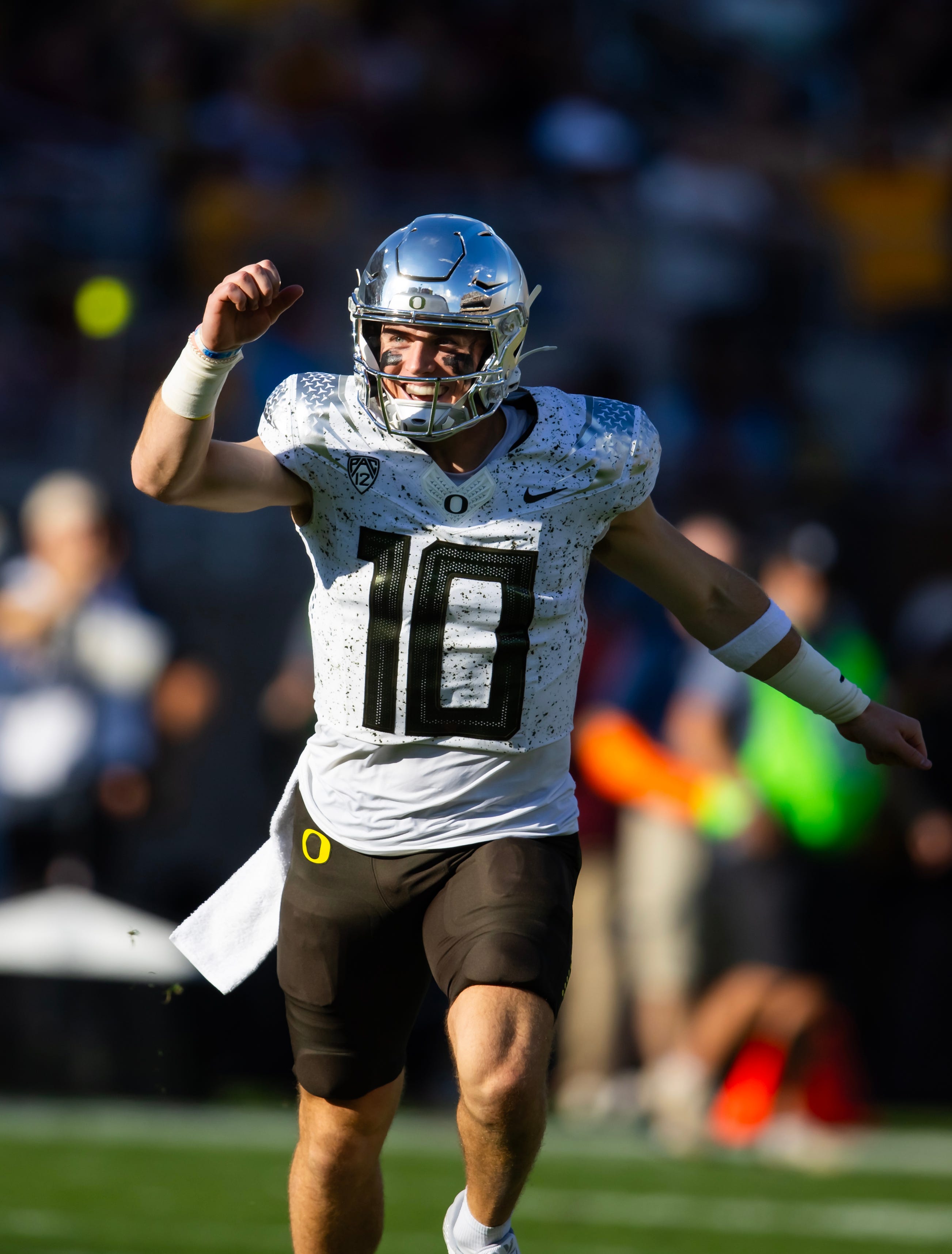 What's On The Line For No. 6 Oregon Ducks Football Vs. No. 16 Oregon ...