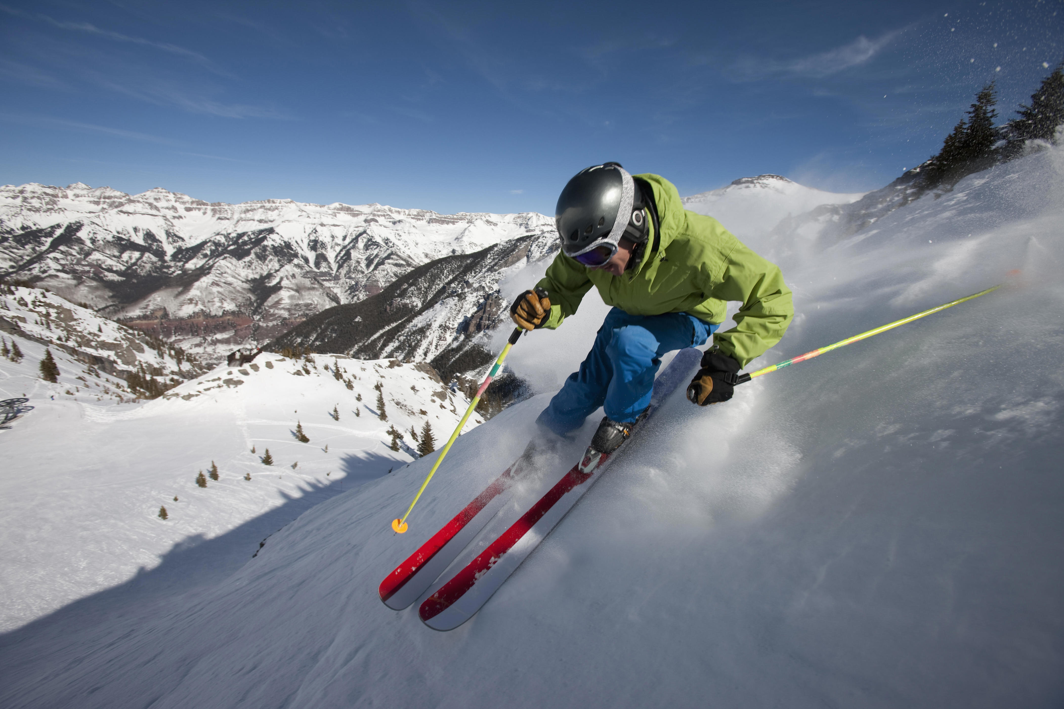Skiing pictures. Горнолыжный спорт. Горные лыжи. Горные лыжи спорт. Горнолыжник.