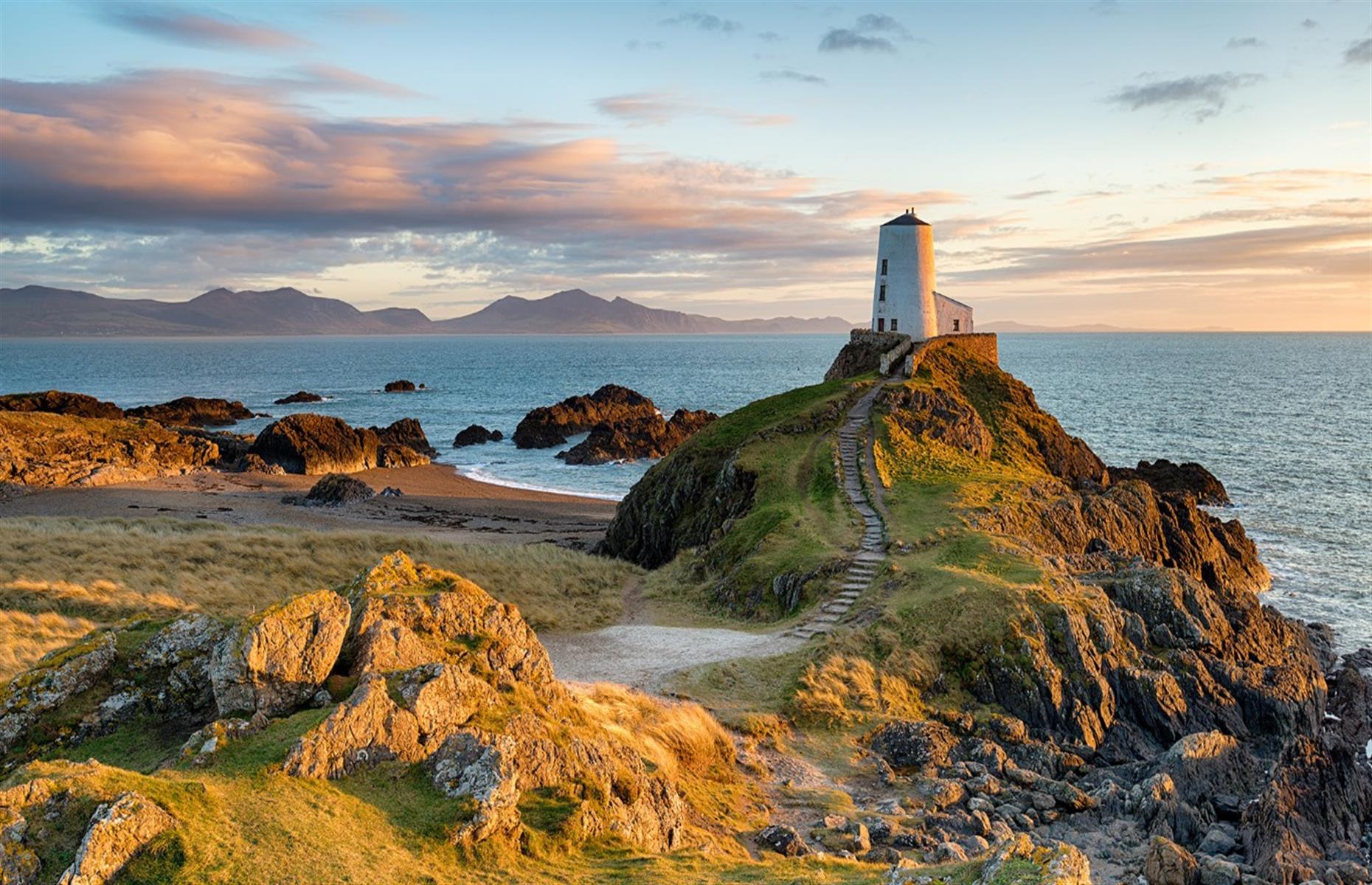 <p>There's no shortage of idiosyncrasies in Britain. But once you've understood the quirks, you can fully enjoy what these beautiful isles have to offer. For everything you need to know, read <a href="https://www.loveexploring.com/guides/72645/best-of-britain-travel-in-england-scotland-wales">our handy guide to the best of Britain</a>. </p>  <p><a href="https://www.loveexploring.com/gallerylist/156070/the-crown-these-glamorous-filming-locations-stood-in-for-royal-palaces"><strong>Now take a look at <em>The Crown</em>'s glamorous filming locations that stood in for royal palaces</strong></a></p>