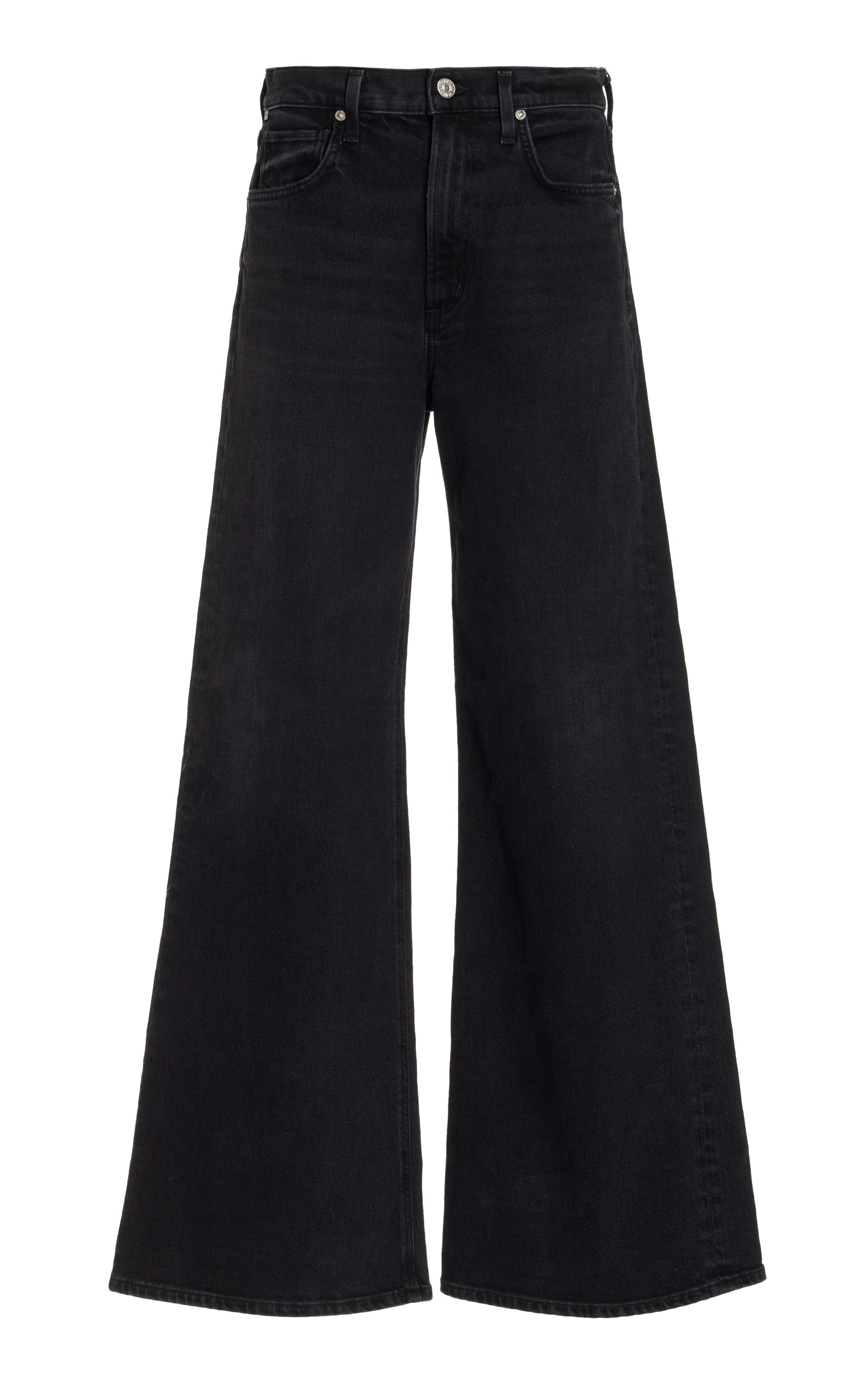 ideas de estilo para llevar jeans acampanados y blusas de cuello halter en abril 2024