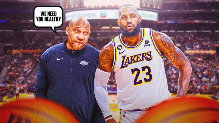 Lakers' Darvin Ham telling LeBron James 