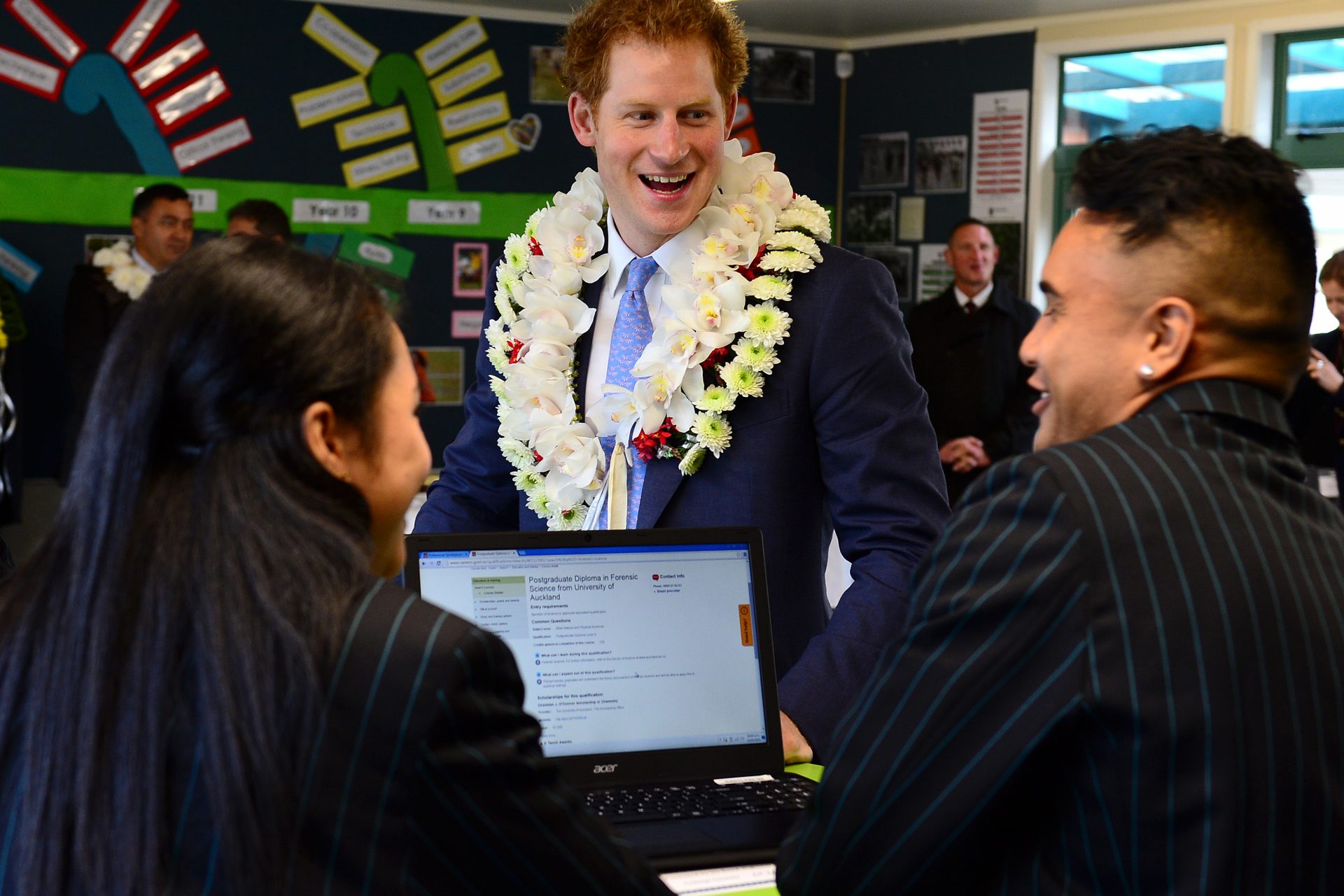 <p>Prince Harry looks just like his father, wearing an 'ei during his 2015 visit to the Turn Your Life Around center in Auckland.</p>
