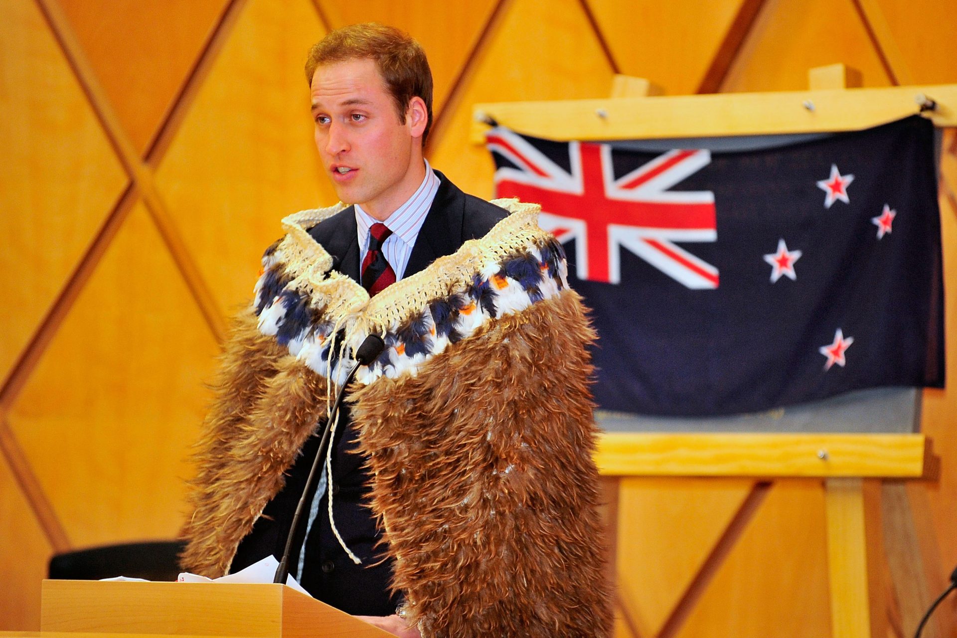 <p>Harry's brother William wore a similar Korowai when he opened the Supreme Court in Wellington, in 2010.</p>