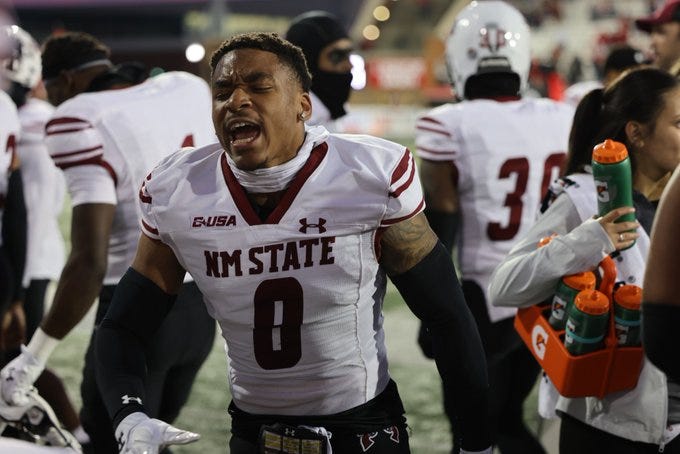 New Mexico State Football Team Arrives In Albuquerque For Bowl Game   AA1knLwR.img