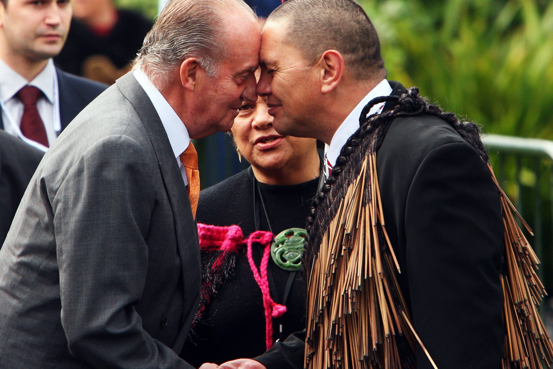 <p>Juan Carlos shared a hongi with Maori elder Gerrard Albert during his official welcome in Wellington.</p>