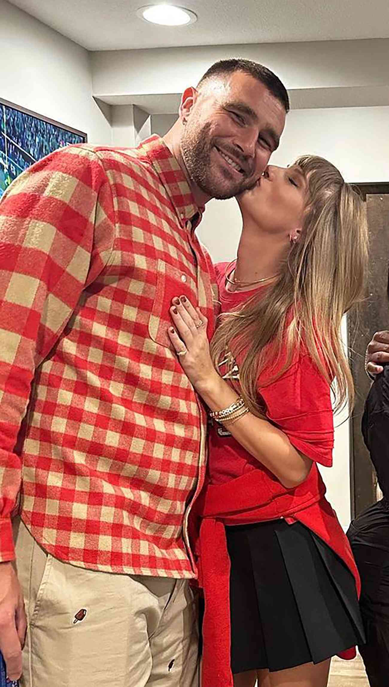 Travis Kelce And Taylor Swift Are Not Spending Thanksgiving Together ...