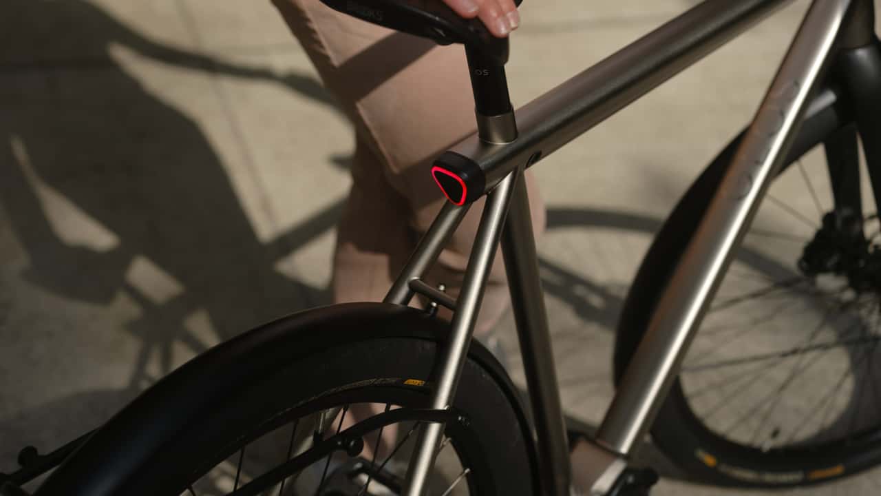 this e-bike from german brand geos is lightweight, sleek, and stealthy