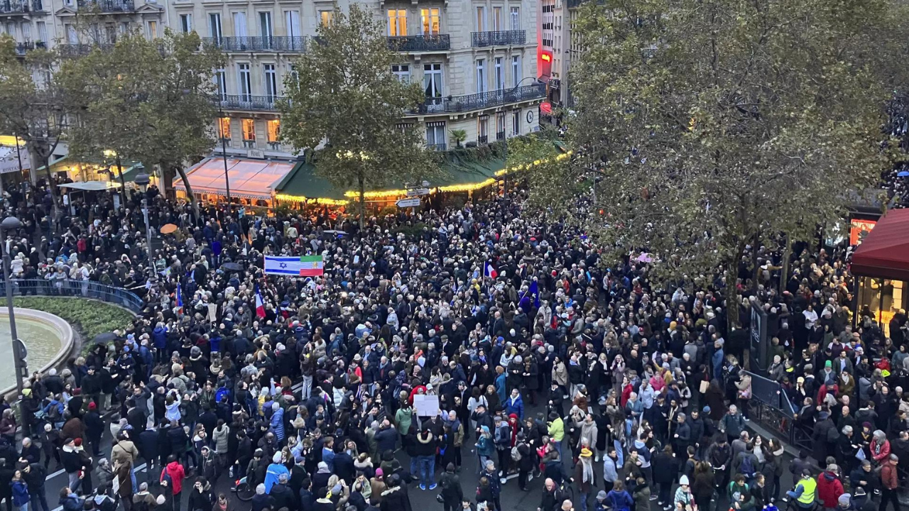 180,000 protesters march against antisemitism in france