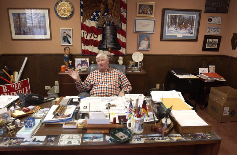 Illinois state Sen. James "Pate" Philip in his office in Addison on Jan. 8, 2003.