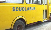 scuolabus va fuori strada, feriti 3 bambini vicino a roma