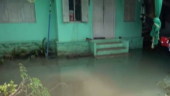 heavy rain causes flood-like situation in kerala; schools shut in tamil nadu districts