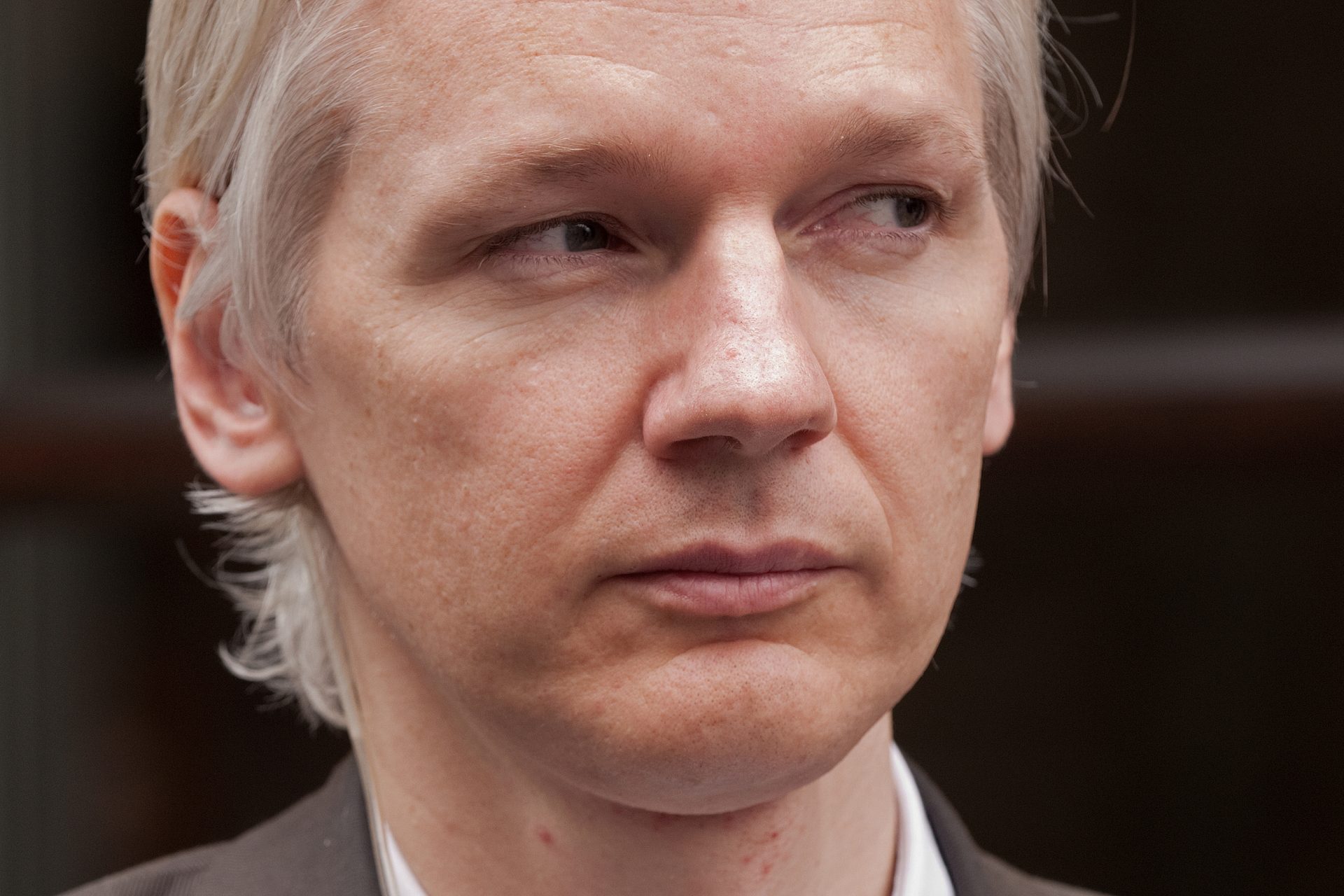 Wikileaks-Gründer Julian Assange Bekennt Sich Nach 12 Jahren Auf Der ...