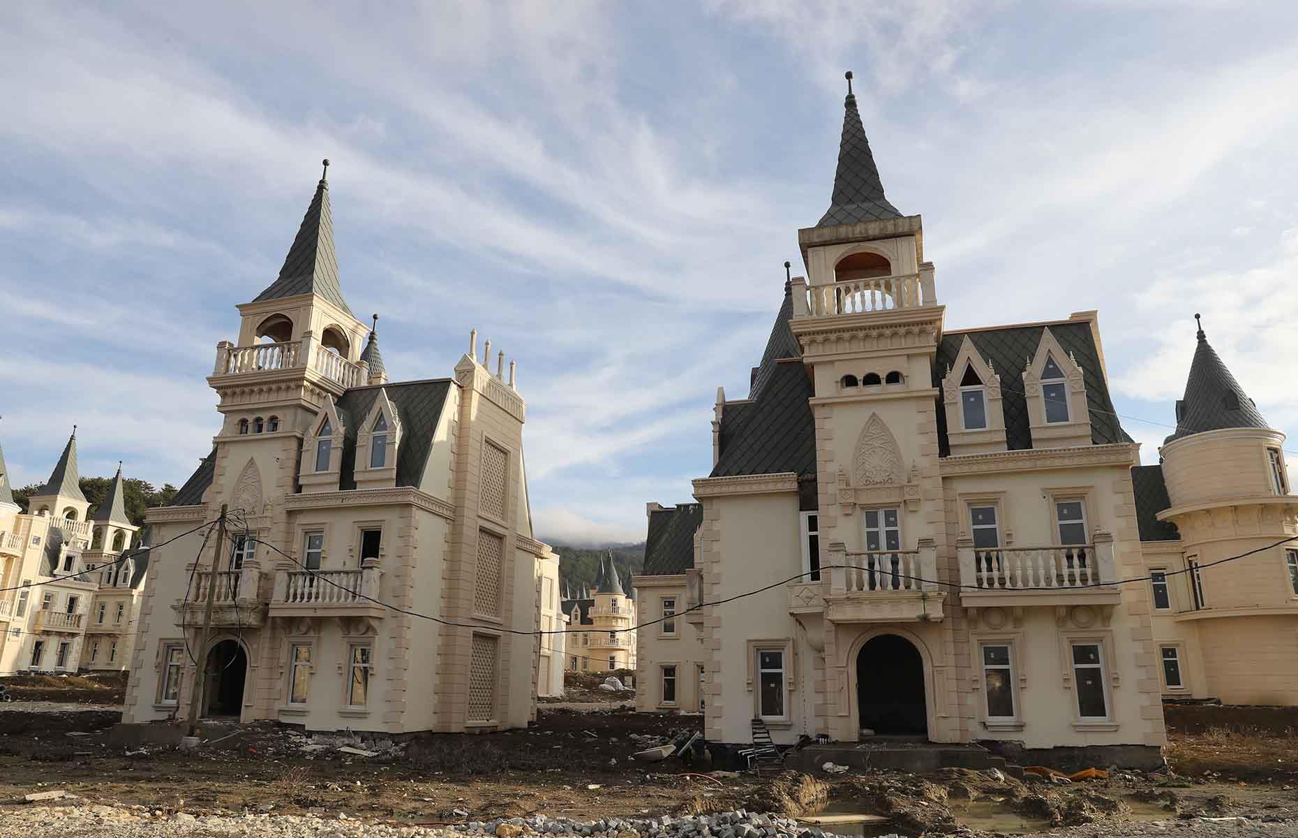 <p>Once complete, the complex was intended to accommodate 732 villas, a shopping center, movie theater, restaurants and fitness facilities. Worth between $400,000 and $500,000, the identical three-story castle-like homes, which look like something from the pages of <em>Cinderella</em>, feature turrets and elaborate circular balconies.</p>