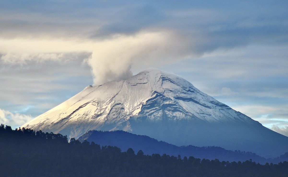 Пика дымок. Гора Попокатепетль. Вулкан Попокатепетль. Попокатепетль Мексика. Вулкан Альседо.