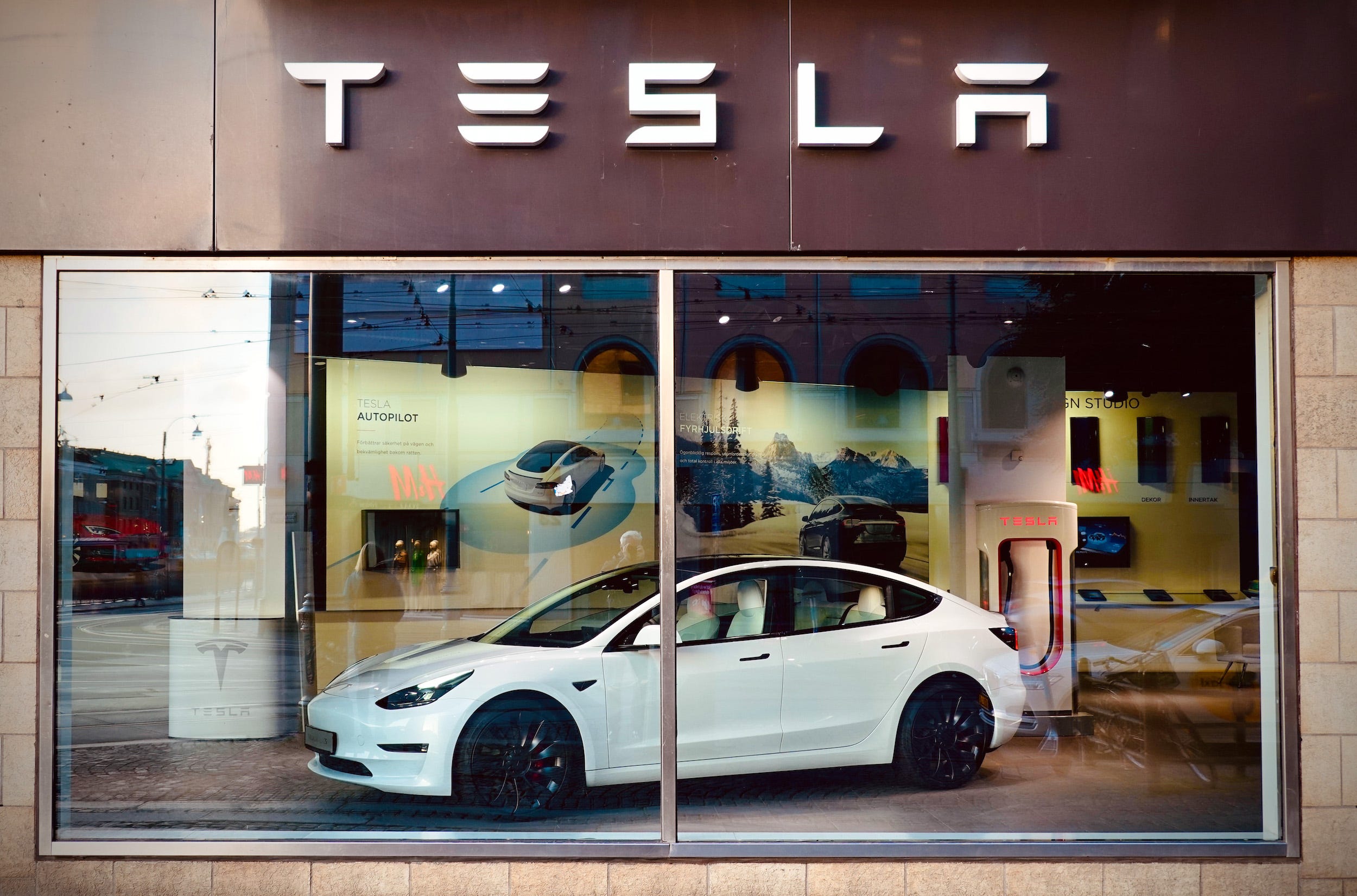 elon musk calls tesla strike in sweden 'insane' as 9 unions target company, leaving cars without license plates