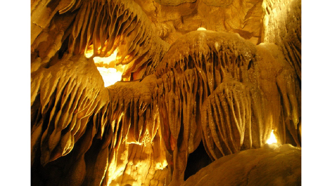 <p><strong>> Location: </strong>Pennsylvania, USA</p> <p>The Indian Echo Caverns at Echo Dell in Hummelstown, Pennsylvania. The walk through the caverns takes about 45 minutes and has been drawing tourists since the 1920s. The caverns were formed out of limestone 440 million years ago and are home to bats, bears, and raccoons.</p>