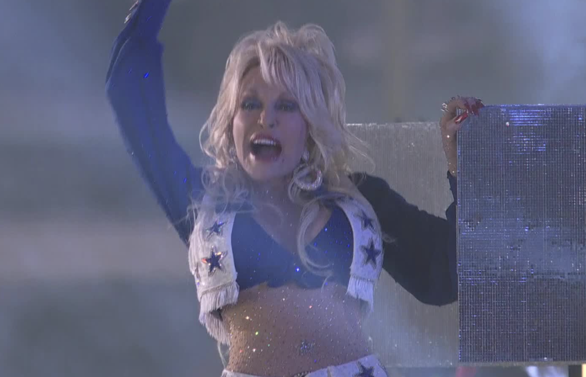 Everyone's Saying Same Thing About Dolly Parton's Halftime Show